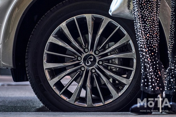 インフィニティ QX80