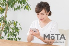 スマートフォンで検索するイメージ