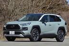 対するトヨタ RAV4は2019年4月にデビュー。2019-2020日本カー・オブ・ザ・イヤーを受賞するなど、高い評価を集める。ボディサイズは全長4610mm、全幅1865mm、全高1690mm、ホイールベース2706mm(Adventure)。外装のデザインはいかにもSUVらしいアグレッシブなデザインでアウトドアレジャーで使い倒すのが似合う。価格は274万3000<span class=