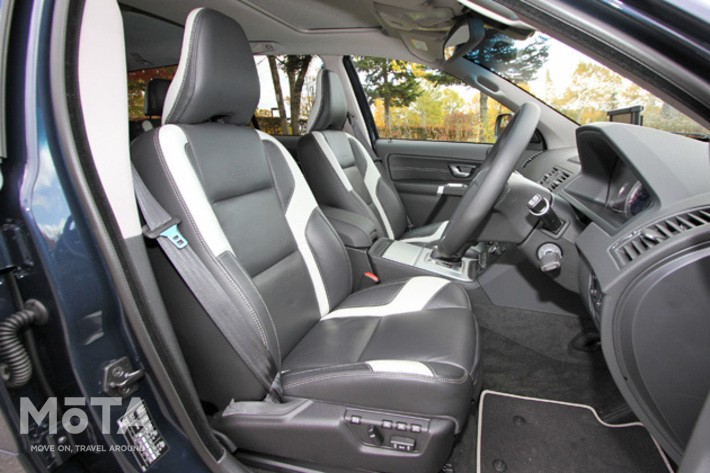 ボルボ 初代XC90（写真は2013年モデル「XC90 3.2 AWD R-DESIGN パッケージ」）