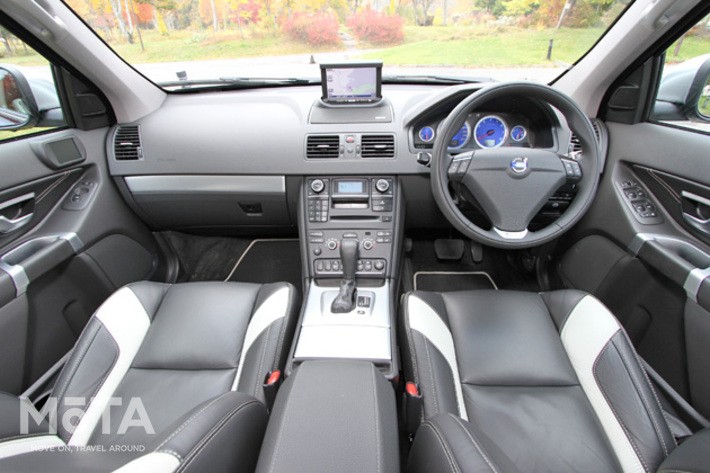 ボルボ 初代XC90（写真は2013年モデル「XC90 3.2 AWD R-DESIGN パッケージ」）