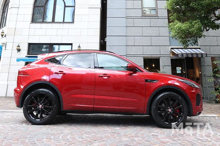 赤いきつね×JAGUAR VS 緑のたぬき×LAND ROVER