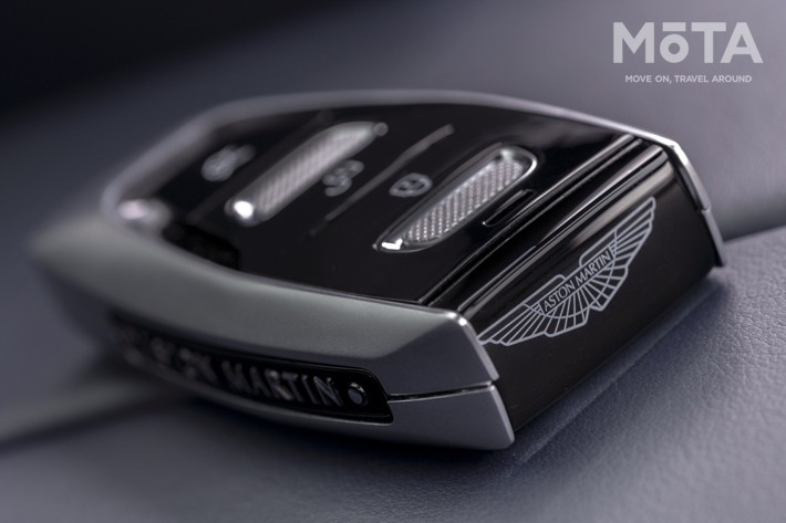 アストンマーティン DBX