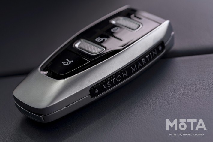 アストンマーティン DBX