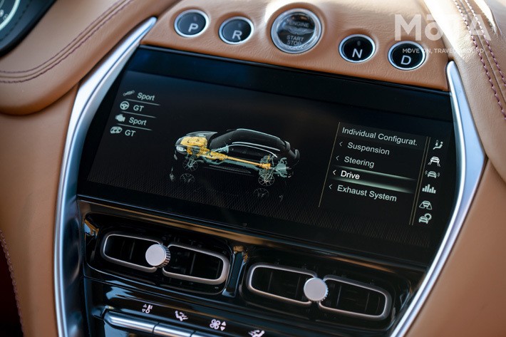 アストンマーティン DBX