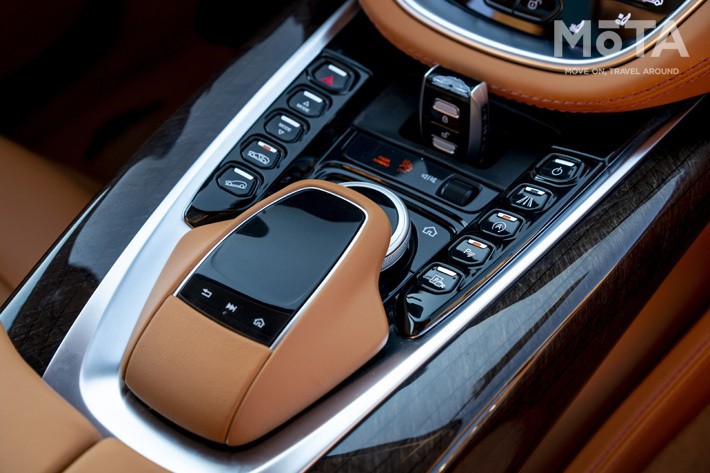 アストンマーティン DBX