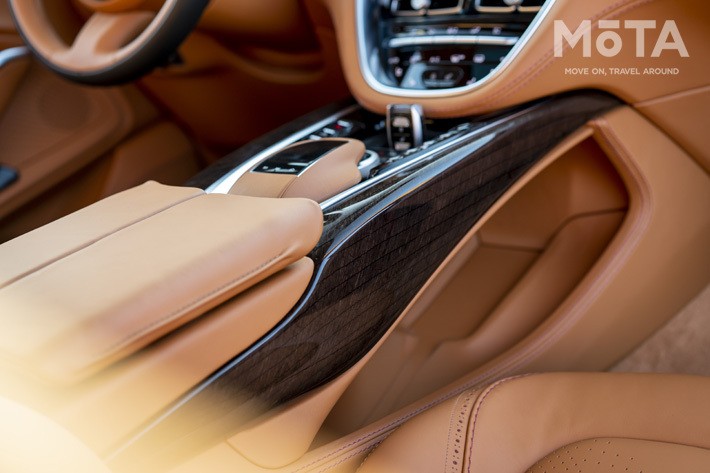 アストンマーティン DBX