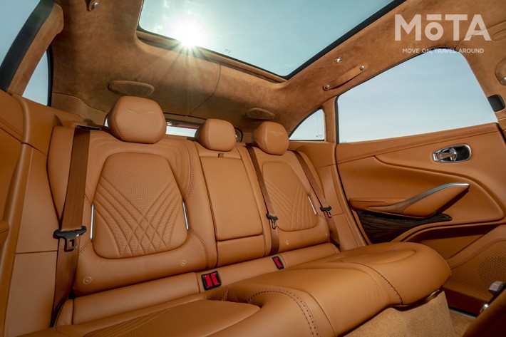 アストンマーティン DBX