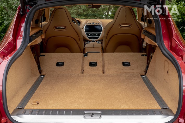 アストンマーティン DBX