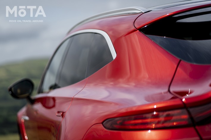 アストンマーティン DBX