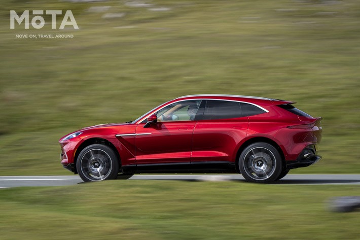 アストンマーティン DBX