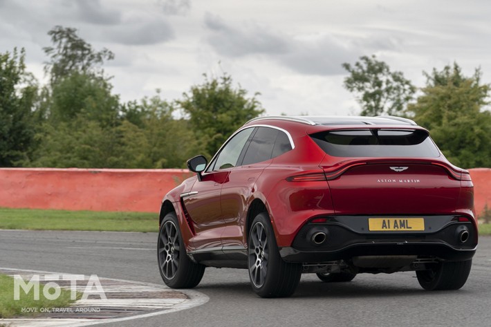 アストンマーティン DBX
