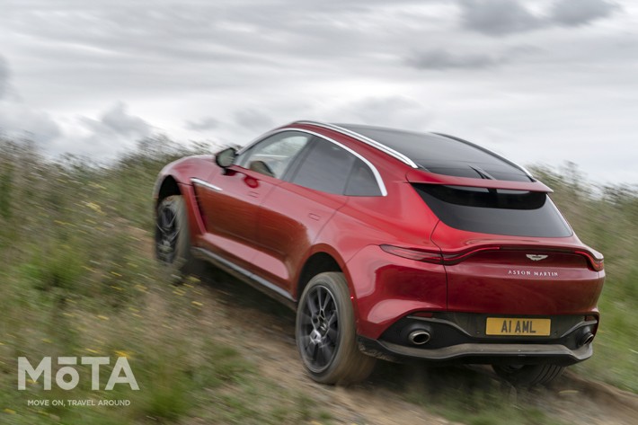 アストンマーティン DBX