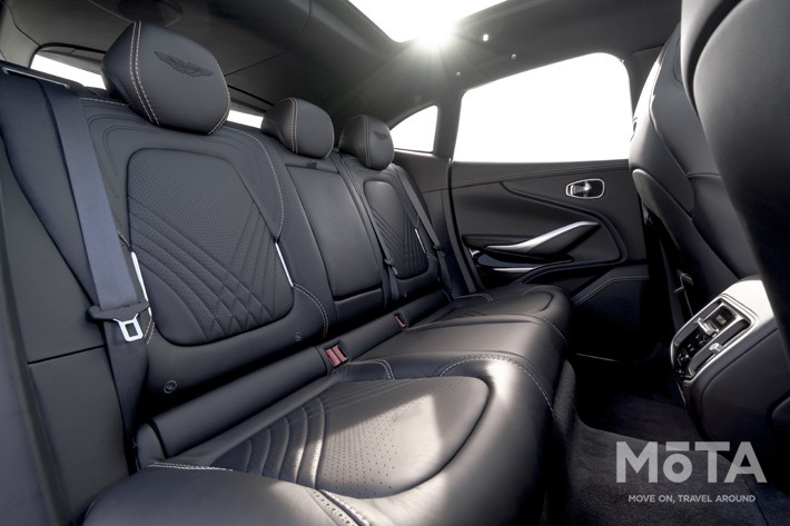 アストンマーティン DBX