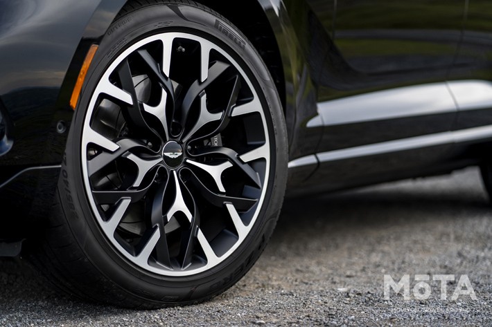 アストンマーティン DBX