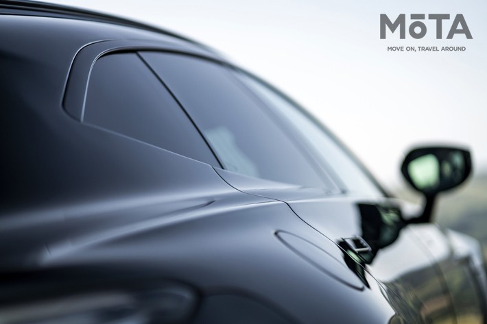 アストンマーティン DBX