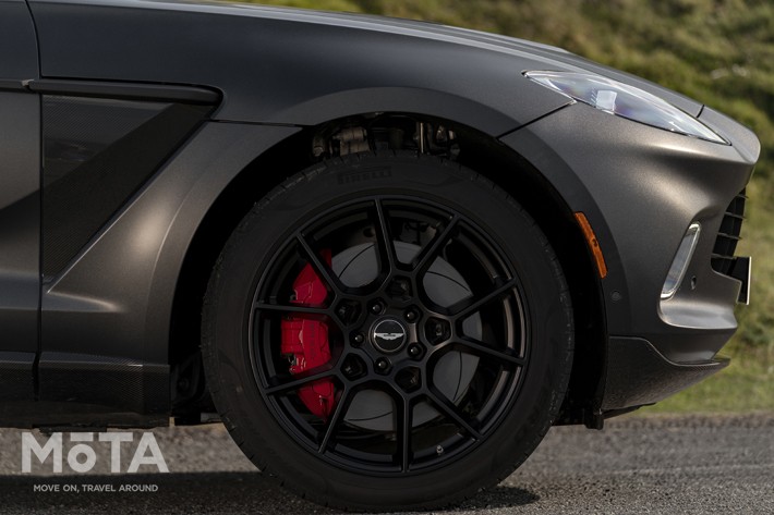 アストンマーティン DBX