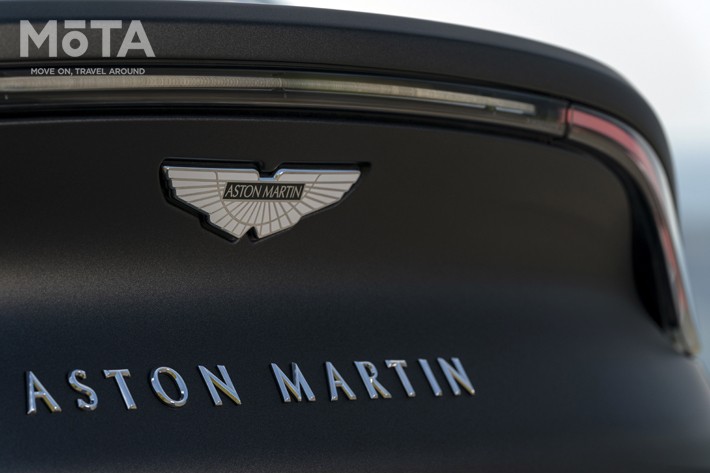 アストンマーティン DBX