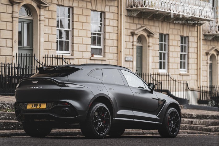 アストンマーティン DBX