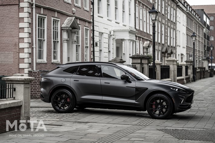 アストンマーティン DBX