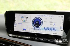 このディスプレイでは、バッテリーやモーターの状況が確認可能。新型MIRAIには、発電時に吸入する空気を浄化・排出する空気清浄システムが搭載されているが、その模様もここで確認できる。