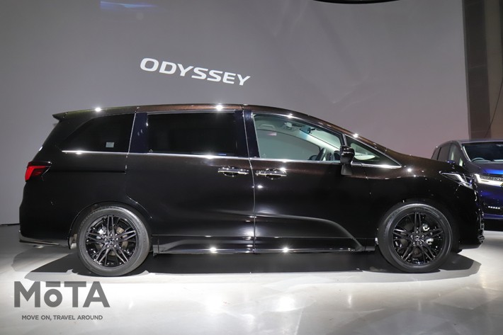 ホンダ 新型オデッセイ「ODYSSEY e:HEV ABSOLUTE EX(オデッセイ・イーエッチイーブイ・アブソルート・イーエックス)」[ボディカラー：プレミアムスパークルブラック・パール／2020年11月マイナーチェンジモデル]