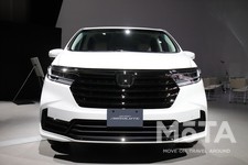 ホンダ 新型オデッセイ「ODYSSEY ABSOLUTE サイドリフトアップシート車」[ボディカラー：プラチナホワイト・パール／2020年11月マイナーチェンジモデル]