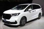 ホンダ 新型オデッセイ「ODYSSEY ABSOLUTE サイドリフトアップシート車」[ボディカラー：プラチナホワイト・パール／2020年11月マイナーチェンジモデル]