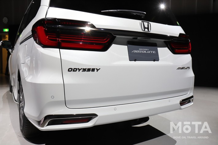 ホンダ 新型オデッセイ「ODYSSEY ABSOLUTE サイドリフトアップシート車」[ボディカラー：プラチナホワイト・パール／2020年11月マイナーチェンジモデル]