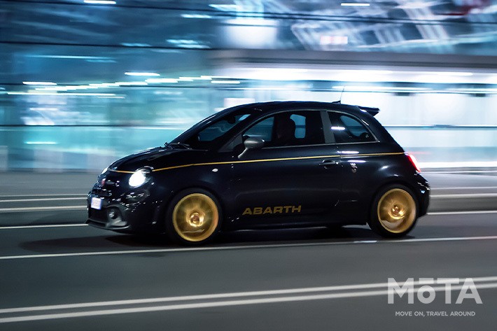 アバルト 595 Scorpioneoro（スコルピオーネオーロ）