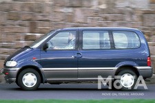 日産 初代セレナ