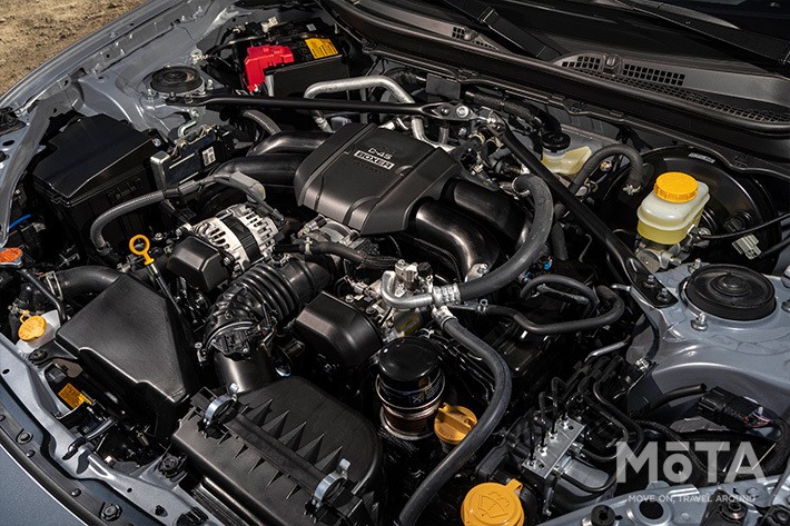 排気量2.4リッターの水平対向エンジン