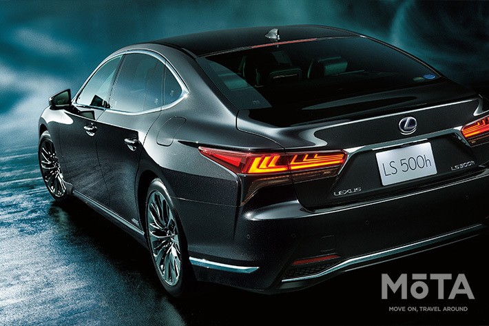 LS500h“EXECUTIVE”(グラファイトブラックガラスフレーク)