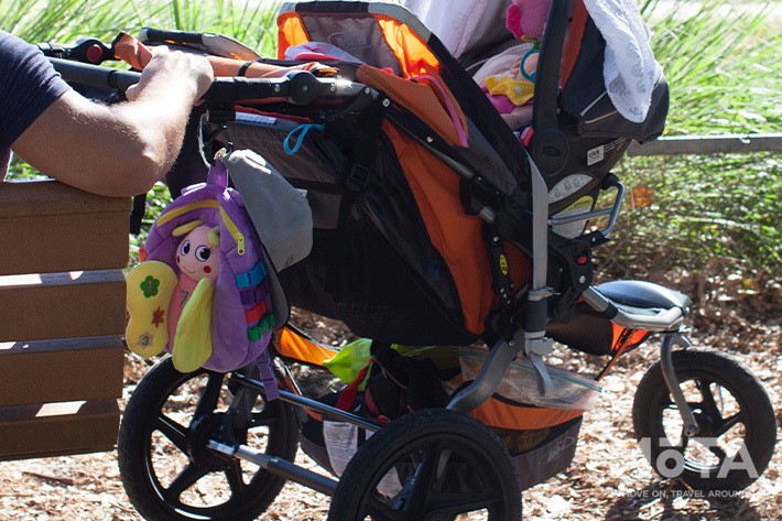 車内の赤ちゃんグッズ整理におすすめ ドライブポケットは後部座席で使える便利なアイテム コラム Mota