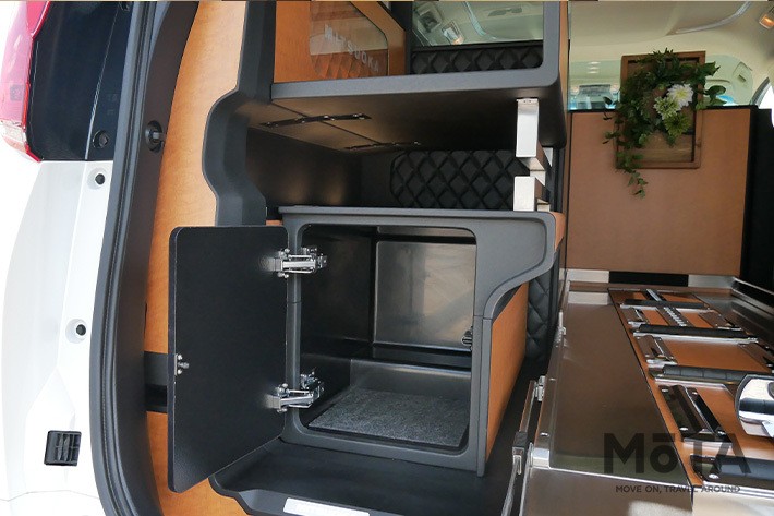 寝台霊柩車「プレミアムフュージョン」