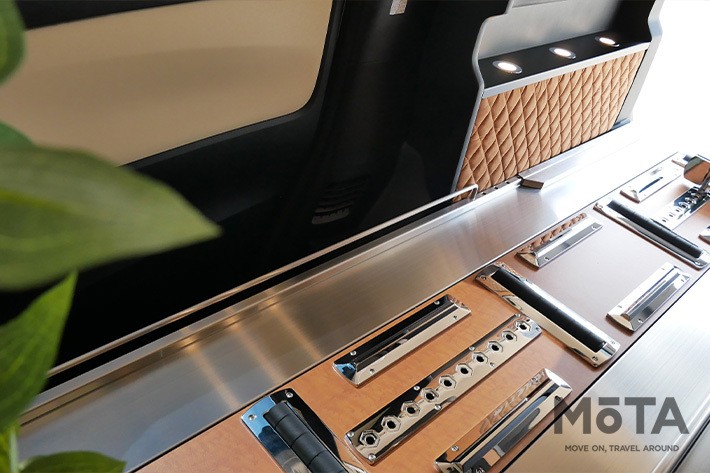 寝台霊柩車「プレミアムフュージョン」