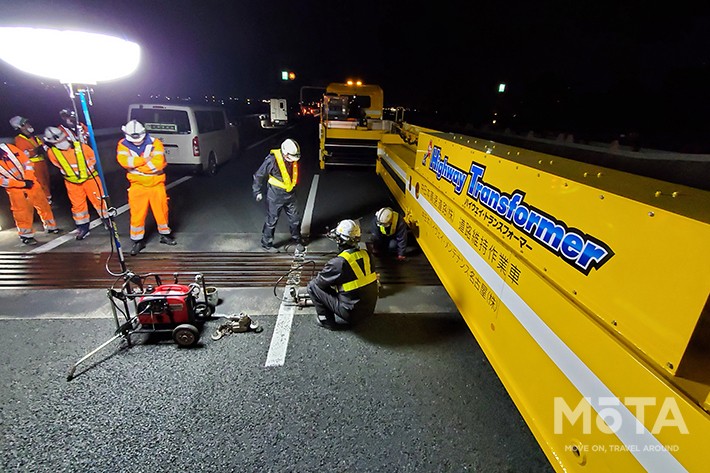 大型移動式防護車両 ハイウェイ・トランスフォーマー