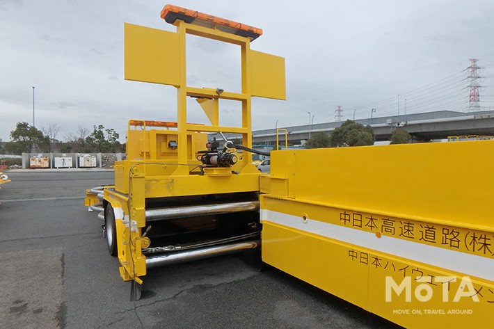 大型移動式防護車両 ハイウェイ・トランスフォーマー