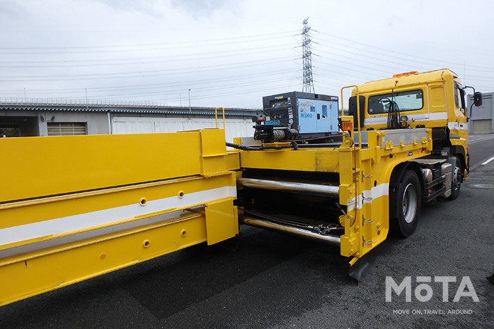 大型移動式防護車両 ハイウェイ・トランスフォーマー
