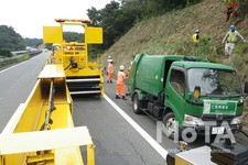 大型移動式防護車両 ハイウェイ・トランスフォーマー