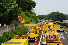 大型移動式防護車両 ハイウェイ・トランスフォーマー