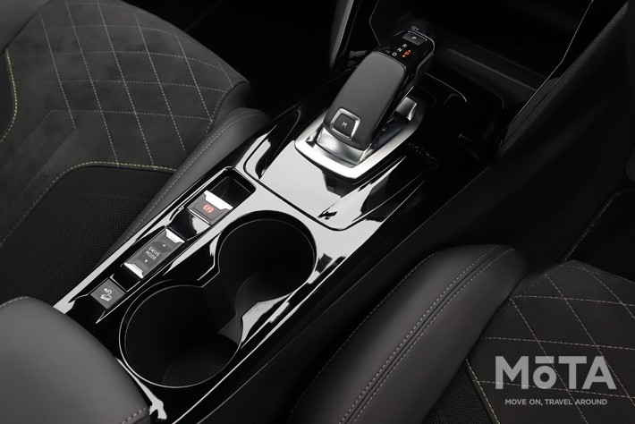 プジョー 新型2008