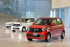 手前右から）ホンダ 新型N-ONE Original（2代目：2020年）／初代N-ONE（2012年）／N360（1967年）