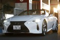 至高のV8サウンドをオープンエアで体感できるレクサスのフラッグシップクーペ「LC500コンバーチブル」