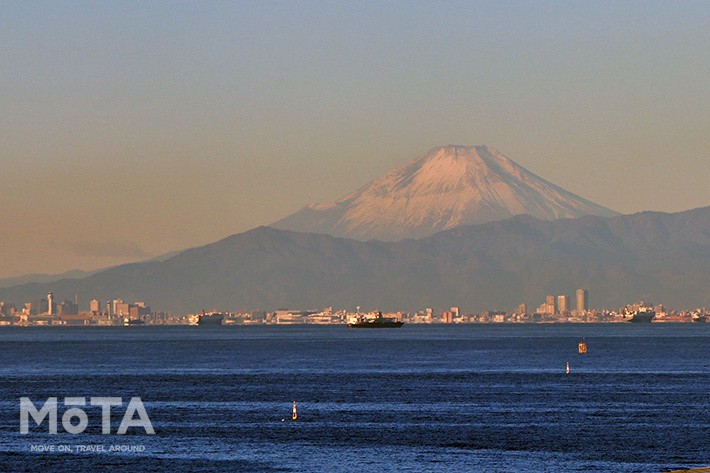 東京湾から臨む富士山