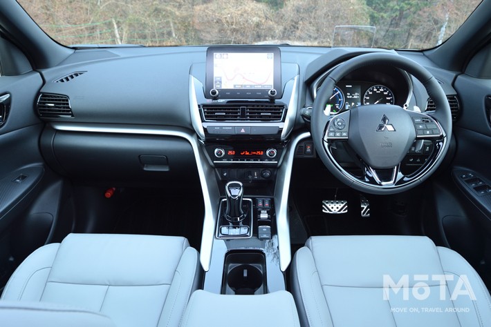 エアコンは左右独立のフルオートだ