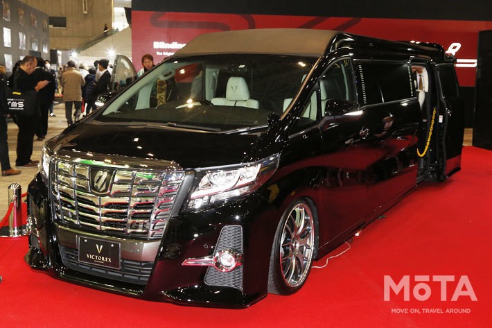 【東京オートサロンを振り返る】全長7メートルのアルファード・ロング!? ただでさえ広いのにリムジンにしちゃった!