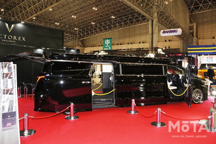 全長7メートル！ アルファード風ヴェルファイア リムジン（アクセルオート／VICTREX LIMOUSINE）【東京オートサロン2018 出展車両】