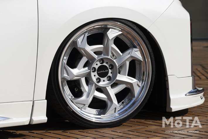 トヨタ アルファードWALD(ヴァルド)
