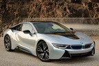 こちらはBMWが2013年から販売するハイブリッドスーパーカーのi8。よく見るとM1（E26）のDNAは確実に受け継いでいることが分かる。